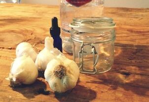 Garlic tincture for the treatment of varicose veins
